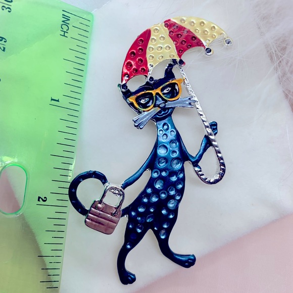 Cute Cat with Umbrella - Picture 2 of 3